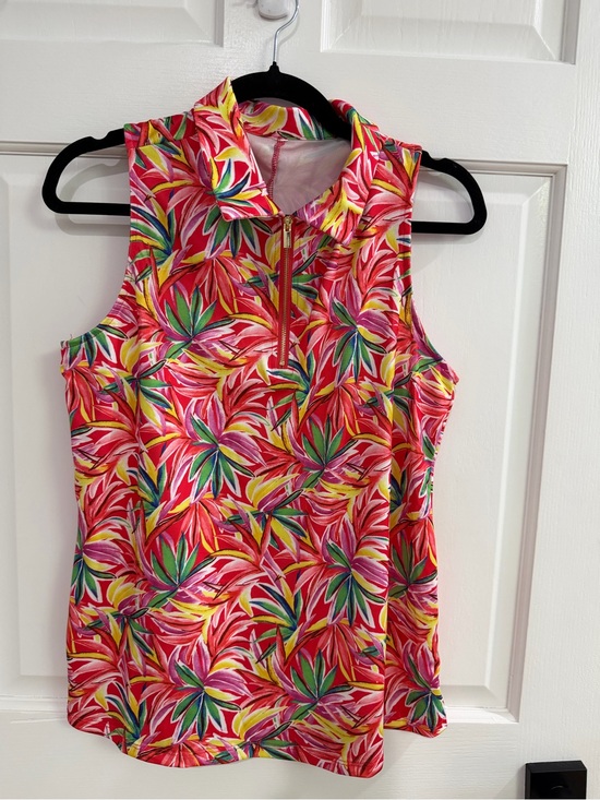 Dear Scarlett Tops - Sleeveless Tropical Print Polo Top in Pink